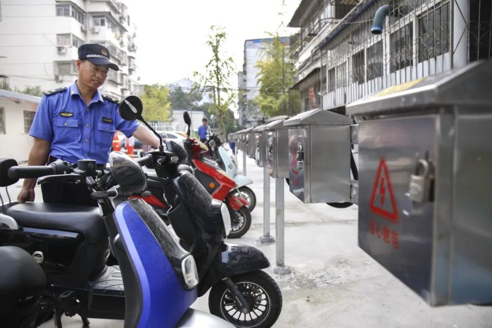 376戶，徐州這個小區每家都有一個電動車充電樁